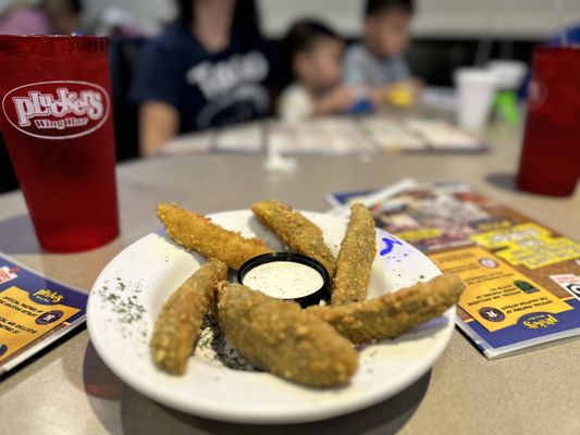 Pluckers Wing Bar by null