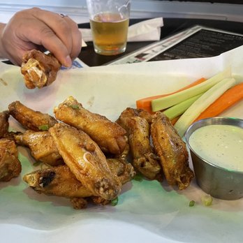 Notch8 - Sesame garlic with bleu cheese wings - New American Near Me - Bethel, Connecticut