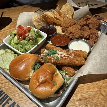 BJ's Restaurant & Brewhouse - Brewhouse sampler - Breweries Near Me - Las Vegas, Nevada BJ's Restaurant & Brewhouse - Brewhouse sampler - Breweries Near Me - Las Vegas, Nevada