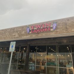 Twin Liquors - Store front