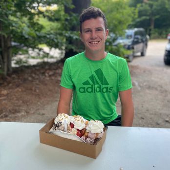 Deer Cap Ice Cream - Banana split - Ice Cream & Frozen Yogurt Near Me - Ossipee, New Hampshire