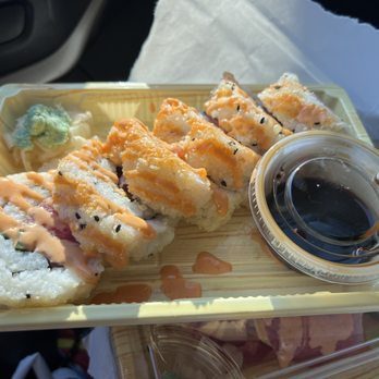Sushi Weng - Diane Roll - Sushi Bars Near Me - Waterford Charter Township, Michigan