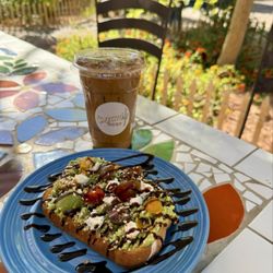 Cafecito - Avocado toast and chai latte