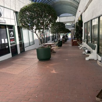 New Kamara Restaurant - Empty plaza. - Chinese Near Me - Los Angeles, California New Kamara Restaurant - Empty plaza. - Chinese Near Me - Los Angeles, California