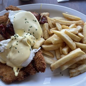 Ramonas Cafe - Benedict with Schnitzel and fries - Cafes Near Me - Thornhill, Ontario