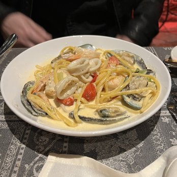 PortaBella - Linguine AI Frutti DI Mare Dinner - Mediterranean Near Me - Carmel, California PortaBella - Linguine AI Frutti DI Mare Dinner - Mediterranean Near Me - Carmel, California