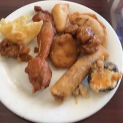Grand Shanghai Buffet - A quick kind of blurry photo of some of the classic foods I was itching to try out.
