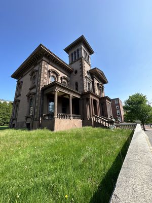 Victoria Mansion by null