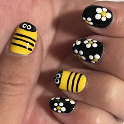 Bumblebee nails
