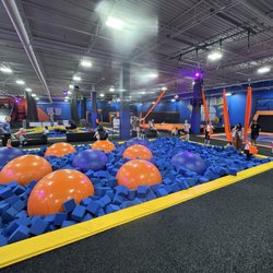 Sky Zone Trampoline Park - Ball pit
