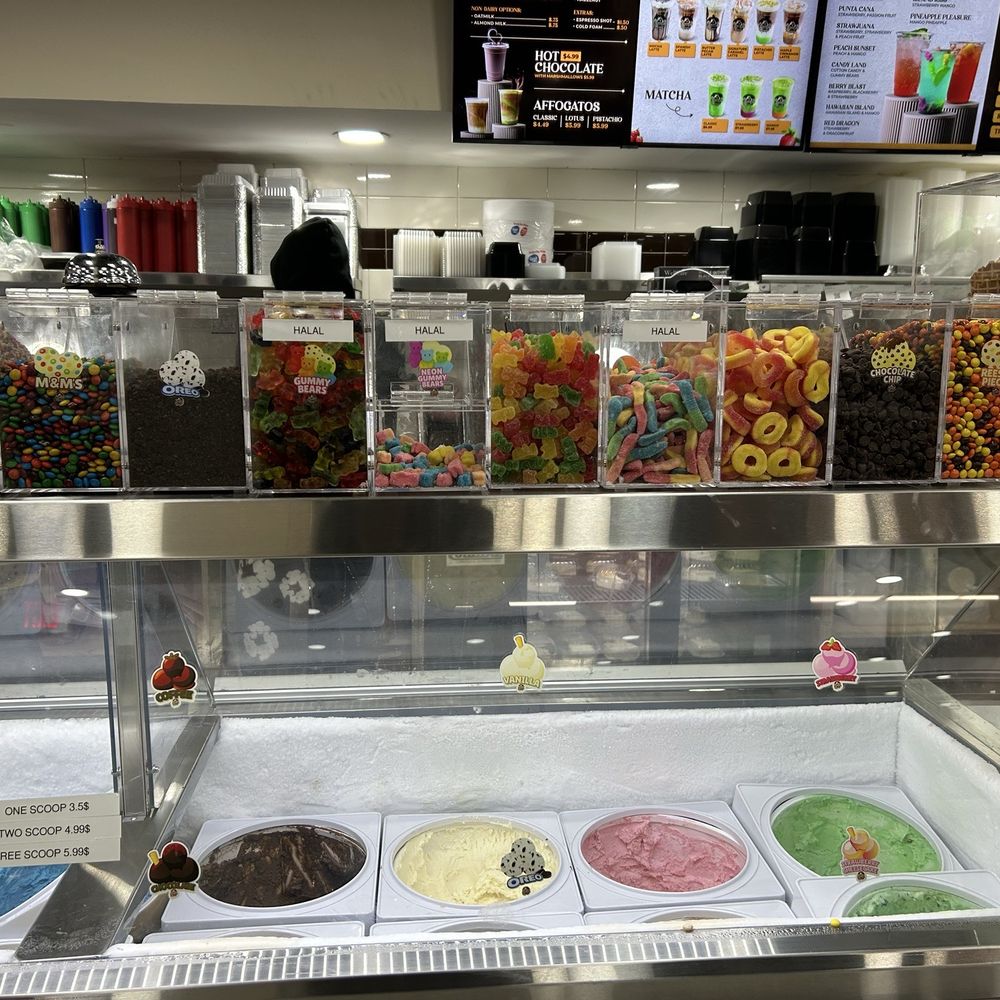 Chocolate House - Hard scoop ice cream with toppings, some that are Halal. - Creperies Near Me - Bethpage, New York