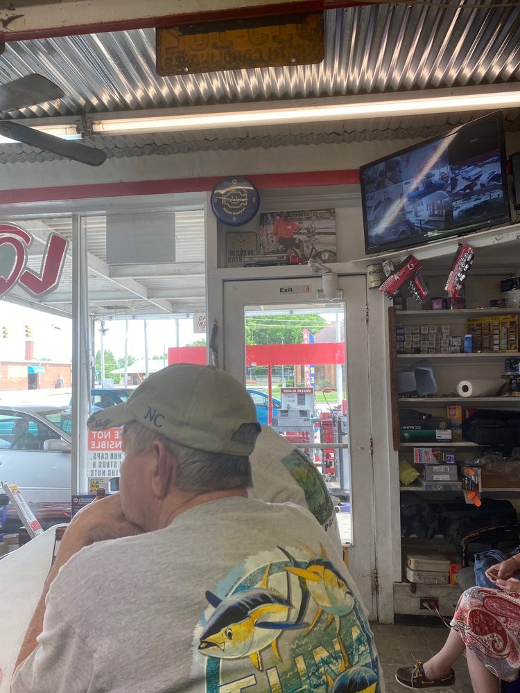 ROBERSON BROS SERVICE CENTER Updated September 2024 400 W Main St