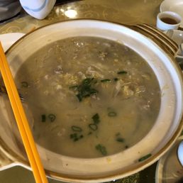 酸菜羊肉粉絲湯 sour cabbage lamb soup with noodles. Not good. 酸菜羊肉粉絲湯 sour cabbage lamb soup with noodles. Not good.