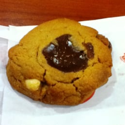 Peanut Butter & Chocolate Cookie (1.95) Peanut Butter & Chocolate Cookie (1.95)