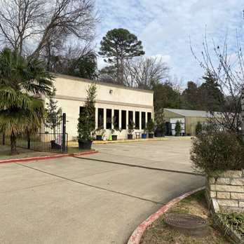 Longview Garden - the entrance to the building - Landscaping Near Me - Longview, Texas Longview Garden - the entrance to the building - Landscaping Near Me - Longview, Texas