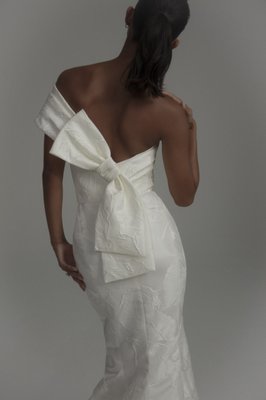 Amsale by null