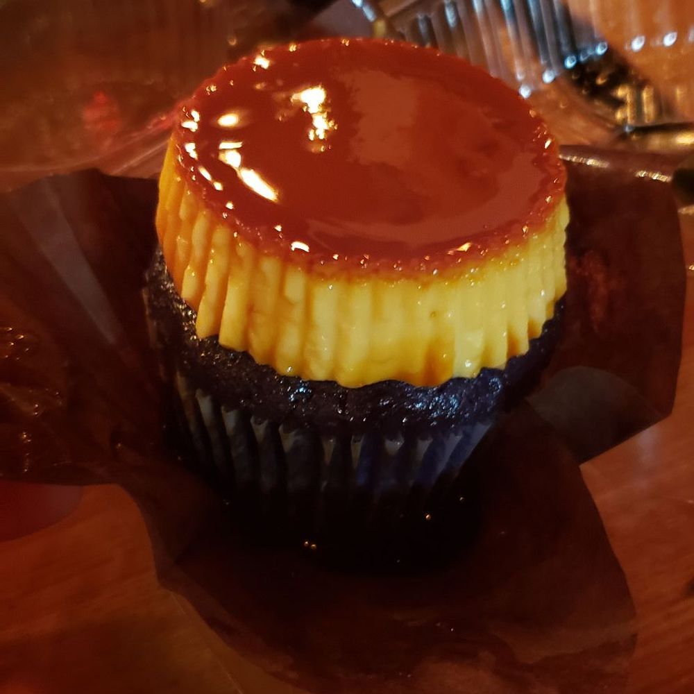 Cafe 86 - Ube cupcake w flan - Cafes Near Me - Northridge, California