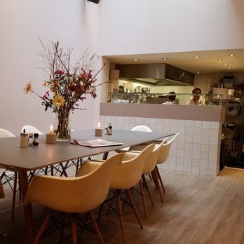 Kessens - Communal table with fresh flowers. Other tables are wooden, with 2 chairs each. - Breakfast & Brunch Near Me - Amsterdam, New Hampshire Kessens - Communal table with fresh flowers. Other tables are wooden, with 2 chairs each. - Breakfast & Brunch Near Me - Amsterdam, New Hampshire