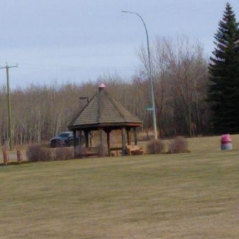 Kingswood Day Area Park - At the far end of the walking loop by a km marker for St. Albert Place. - Parks Near Me - Saint Albert, Alberta Kingswood Day Area Park - At the far end of the walking loop by a km marker for St. Albert Place. - Parks Near Me - Saint Albert, Alberta