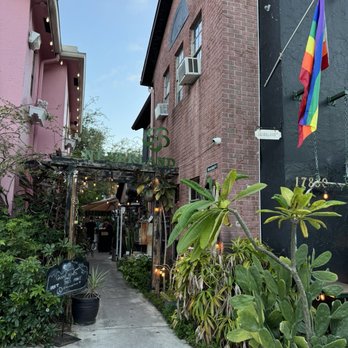 NEVERLAND COFFEE BAR - Updated December 2024 - 3175 Photos & 1077