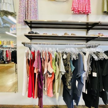 Crossroads Trading - Used, Vintage & Consignment Near Me - San Jose, California Crossroads Trading - Used, Vintage & Consignment Near Me - San Jose, California