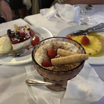 Squash - Restauração - Tiramisu, cheesecake, pineapple - Restaurants Near Me - Portimão, 08 Squash - Restauração - Tiramisu, cheesecake, pineapple - Restaurants Near Me - Portimão, 08
