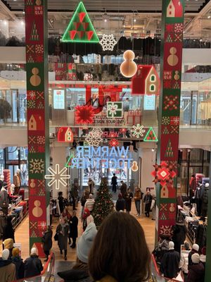 UNIQLO 5th Avenue by null