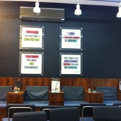 Torriton - A sala das manicures! Elas usam esmaltes da marca Essie!