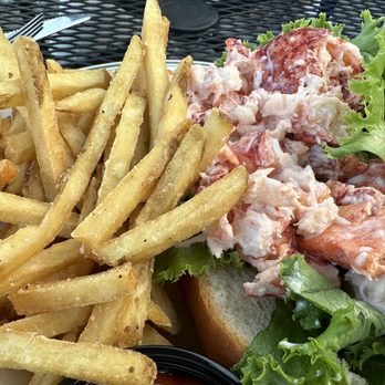 Blue Mingo Grill - Lobster roll - American Near Me - Cooperstown, New York