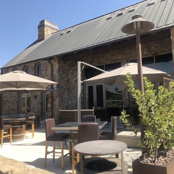Niner Wine Estates - Outside patio - Wine Tasting Room Near Me - Paso Robles, California