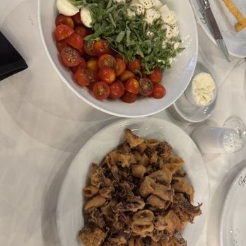 Piegari - Caprese salad and fried calamari. - Italian Near Me - Buenos Aires, C