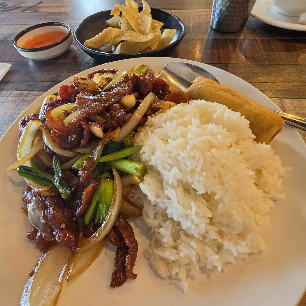 Lu’s Bistro Chinese Cuisine - Mongolian Beef lunch special - Chinese Near Me - Corona, California