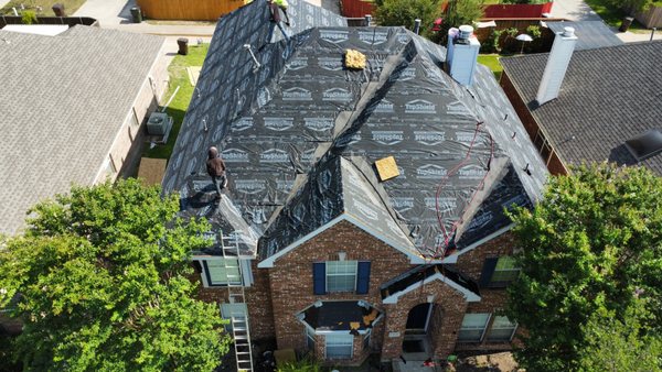 Comrade Roofing and Construction