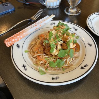 Canyon River Grill - Red chili chicken and green mango salad with cilantro, peanuts, carrot, and fish sauce. Delicious. Served warm. A little bit spicy. - New American Near Me - Ellensburg, Washington