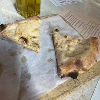 Numero 28 - Garlic Foccacia Bread Basket - Italian Near Me - Austin, Texas Numero 28 - Garlic Foccacia Bread Basket - Italian Near Me - Austin, Texas