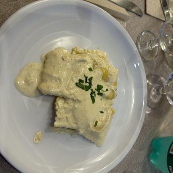 Gerry's Pub - Ravioli Maddy- ricotta stuffed ravioli with a lemon/orange cream sauce - Pubs Near Me - Amalfi, SA Gerry's Pub - Ravioli Maddy- ricotta stuffed ravioli with a lemon/orange cream sauce - Pubs Near Me - Amalfi, SA