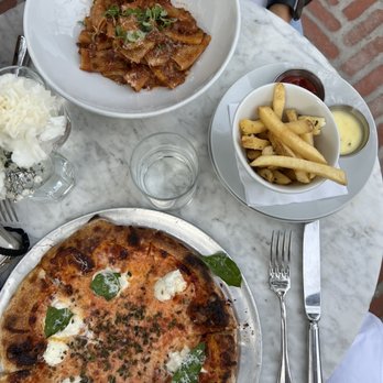 Laurel Hardware - Margherita Pizza, Rigatoni Bolognese, french Hand Cut Fries - New American Near Me - West Hollywood, California Laurel Hardware - Margherita Pizza, Rigatoni Bolognese, french Hand Cut Fries - New American Near Me - West Hollywood, California