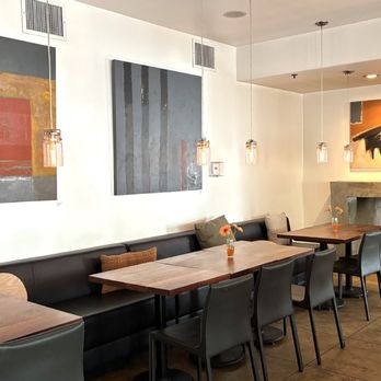 Hotel Casa 425 - Paintings by local artist in bar - Hotels Near Me - Claremont, California