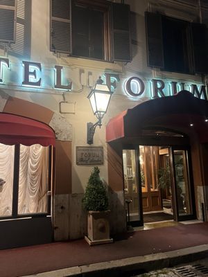 Hotel Forum by null