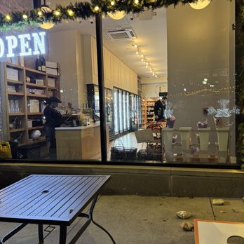 Eatori Market - Outside the grocery store/market - Cocktail Bars Near Me - Detroit, Michigan