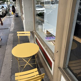 Hello Again - Outside seating - Coffee & Tea Near Me - Honolulu, Hawaii