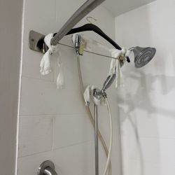 Holiday Inn Express & Suites Cincinnati-Blue Ash - Shower head, hanger and pieces of towels. Wow