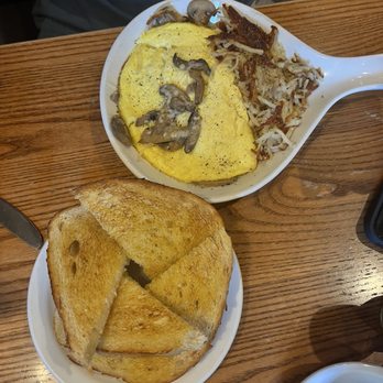 Colonial House Restaurant & Bar - Mushroom and cheese omelet - American Near Me - Rapid City, South Dakota