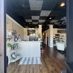 Salon entrance