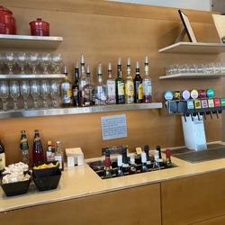 Qantas International Business Lounge - Wine and liquor