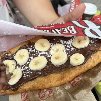 Queues de Castor - Beaver tail! - Juice Bars & Smoothies Near Me - Montreal, Quebec
