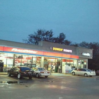 Raceway - a car parked in front of a convenience store - Gas Stations Near Me - Macon, Georgia
