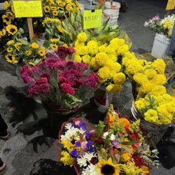 Pacific Grove Farmer's Market - Flowers