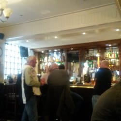 Tolbooth Tavern - A busy bar