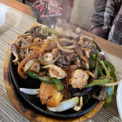 La Pelusa - Parrilla, for one (chargrilled beef, pork, chicken & shrimp)